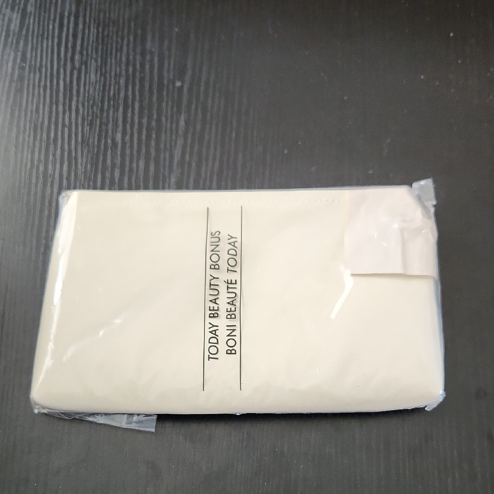 Avon Bonus Beauty Bag With Mirror